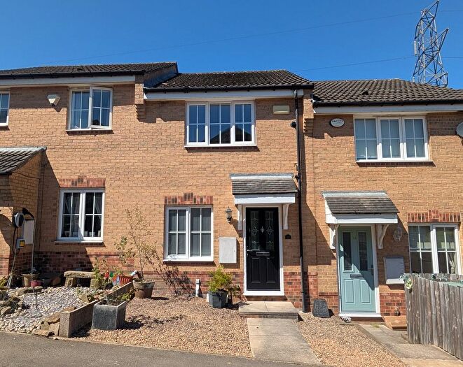 2 Bedroom Town House To Rent In Little Hew Royd, Thackley, Bradford, BD10