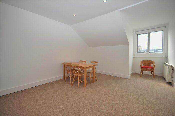 2 Bedroom Flat To Rent In Sinclair Road, London, W14