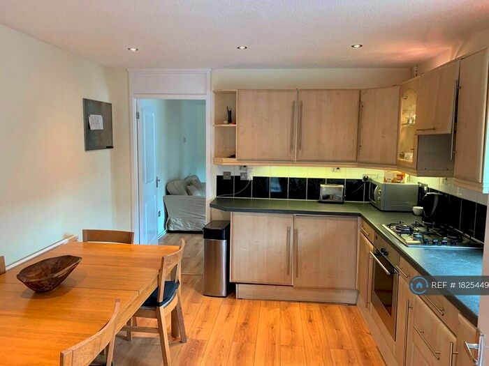 3 Bedroom End Of Terrace House To Rent In Garnet Street, London, E1W