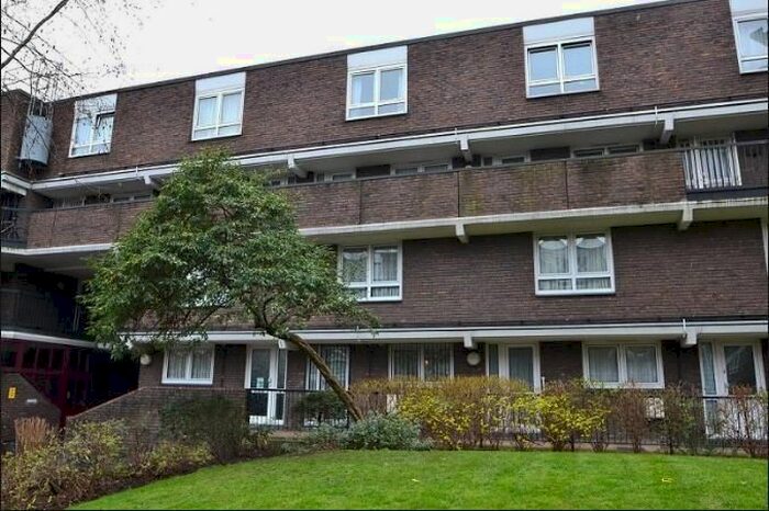 4 Bedroom Semi-Detached House To Rent In Oakley Square, London, NW1