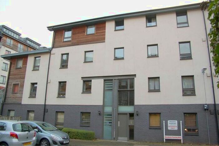 2 Bedroom Flat To Rent In Albert Street, Edinburgh, EH7