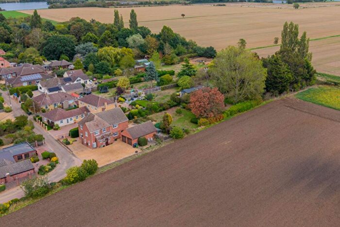 5 Bedroom Detached House For Sale In Colne Fields, Somersham, Huntingdon, Cambridgeshire, PE28