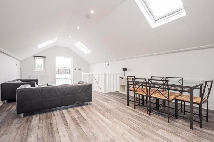 3 Bedroom Maisonette For Sale In Fortune Green Road, London, NW6