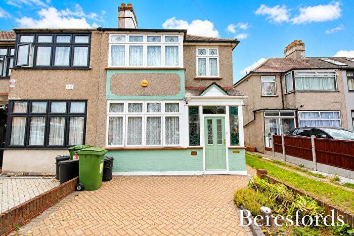 3 Bedroom End Of Terrace House To Rent In Crow Lane, RM7