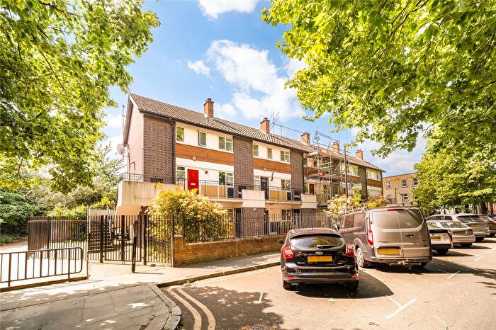 3 Bedroom Flat To Rent In Woollen House, Clark Street, London, E1
