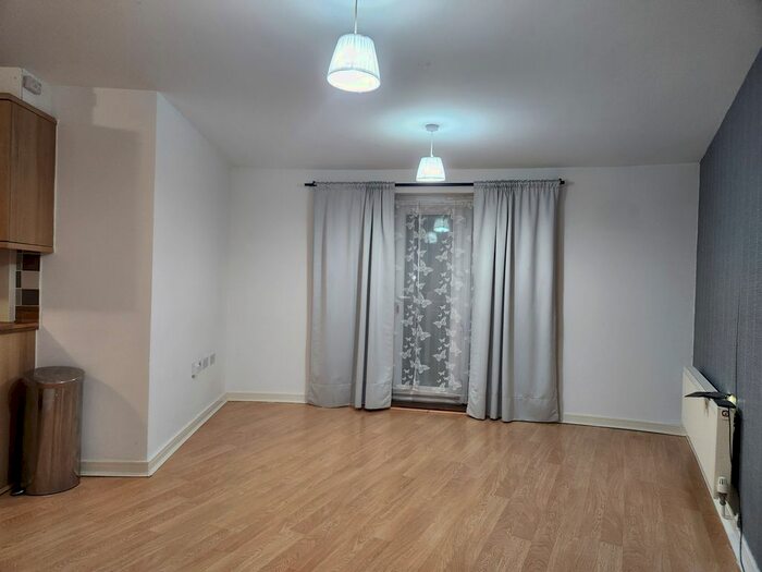 1 Bedroom Flat To Rent In Hengist Way, Wallington, SM6