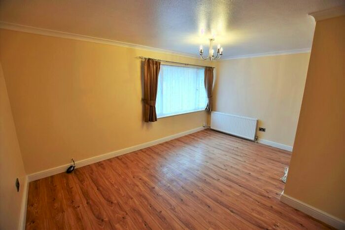 2 Bedroom Maisonette To Rent In Viking, Bracknell, Berkshire, RG12