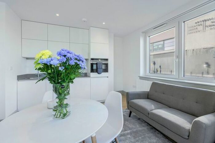 1 Bedroom Studio To Rent In High Road, London, N12