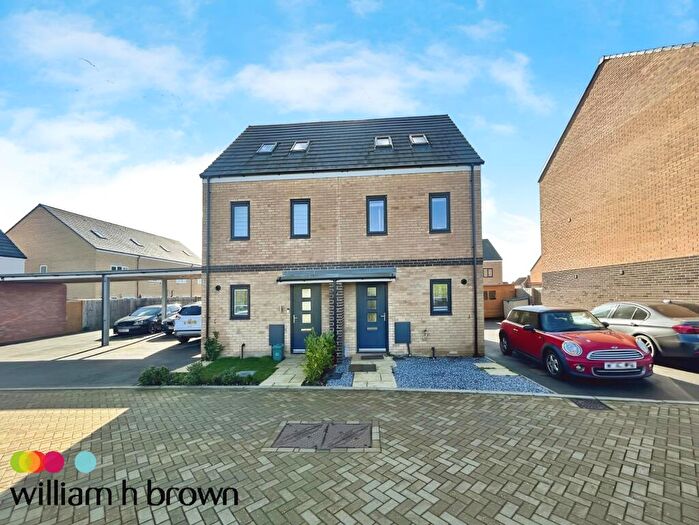3 Bedroom Town House To Rent In Christopher Garnett Close, Colchester, CO3