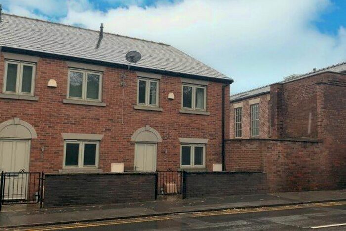 2 Bedroom End Of Terrace House To Rent In London Road, Macclesfield, SK11