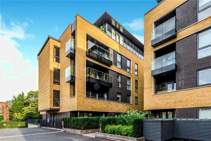 2 Bedroom Flat To Rent In Pipit Drive, Putney, SW15