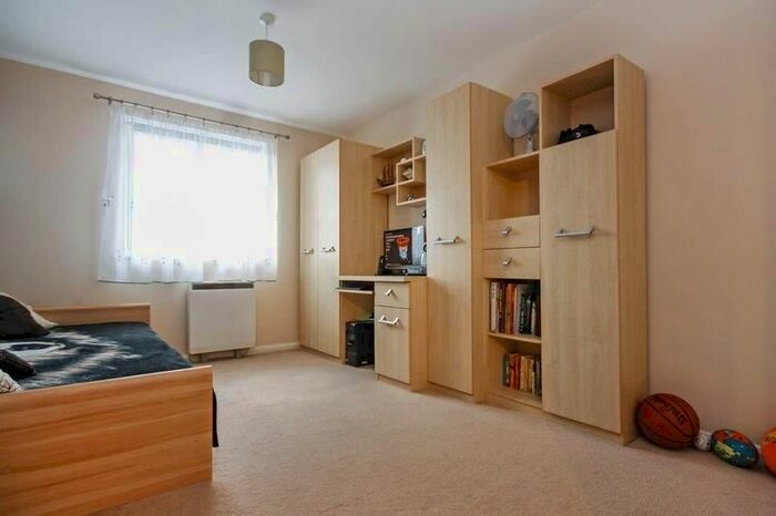 1 Bedroom Flat To Rent In Dehavilland Close, Northolt, UB5