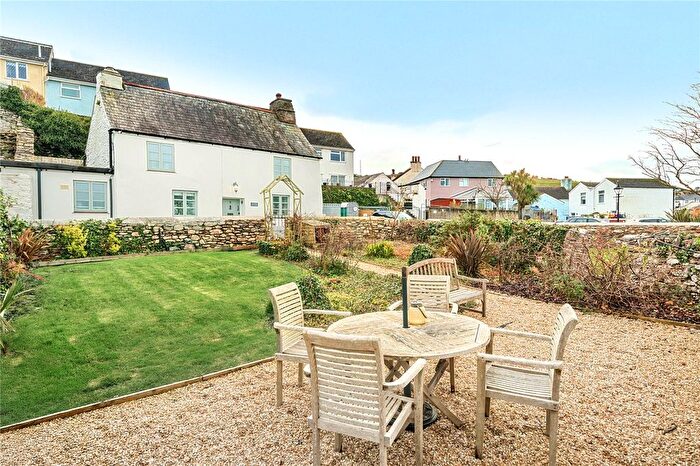 2 Bedroom Cottage For Sale In Yonder Street, Hooe Lake, PL9