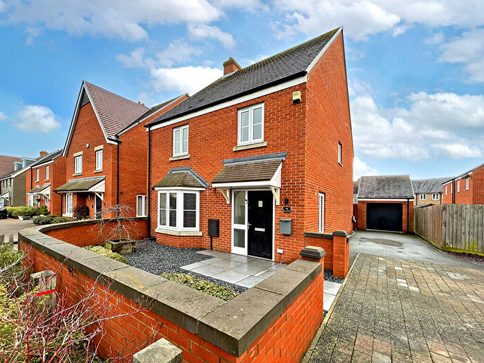 4 Bedroom Detached House For Sale In Darwin Drive, Biggleswade, SG18