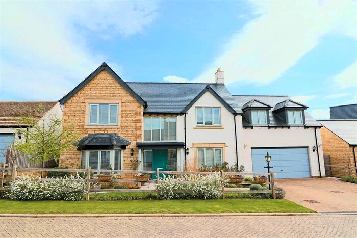 5 Bedroom Detached House For Sale In Bramley Close, Toddington, Cheltenham, GL54
