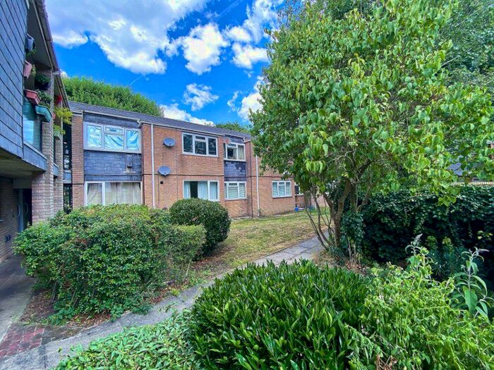 1 Bedroom Maisonette To Rent In Robin Hood Close, Farnborough, GU14