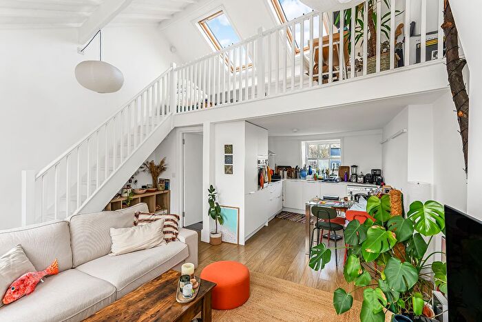 2 Bedroom Flat For Sale In Kings Cross Road, London, WC1X