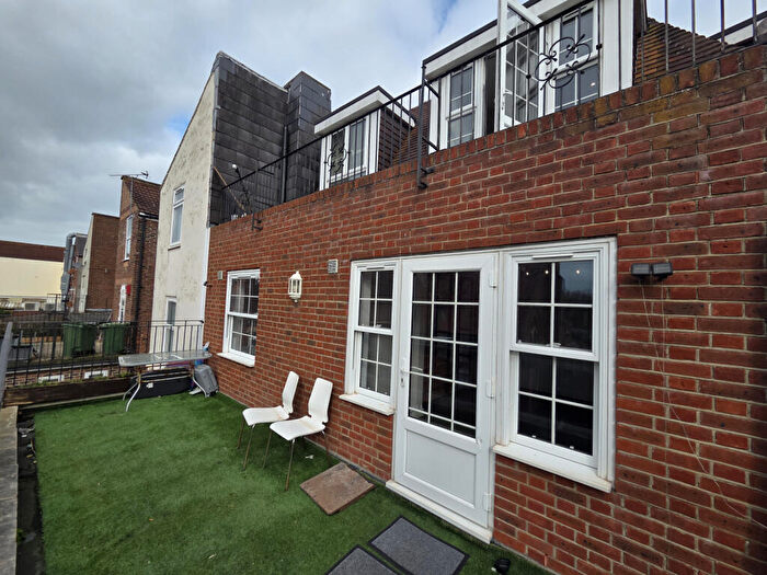 2 Bedroom Maisonette To Rent In Southsea, PO5