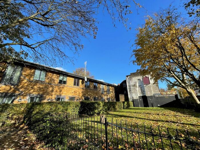 3 Bedroom Flat To Rent In Queens Road, Peckham, London, SE15