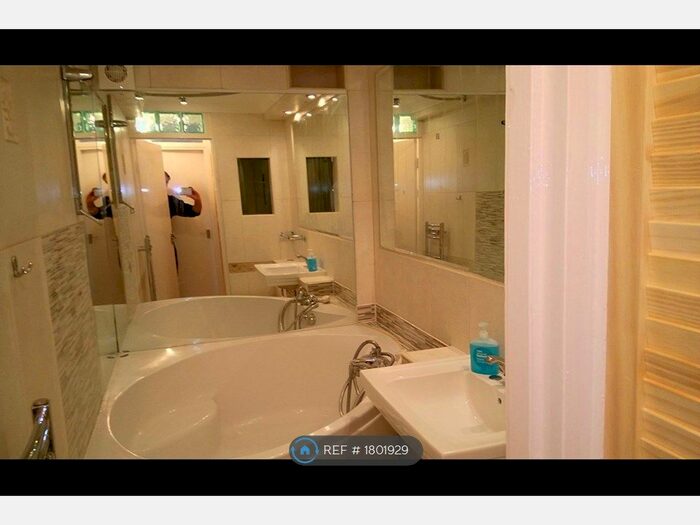 Studio To Rent In Farnham Road, Slough, SL2