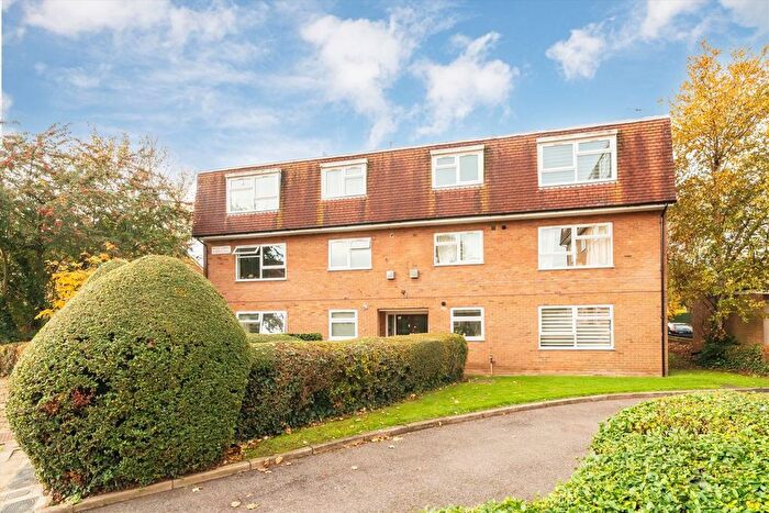 1 Bedroom Flat To Rent In Rowan Close, Ealing, W5
