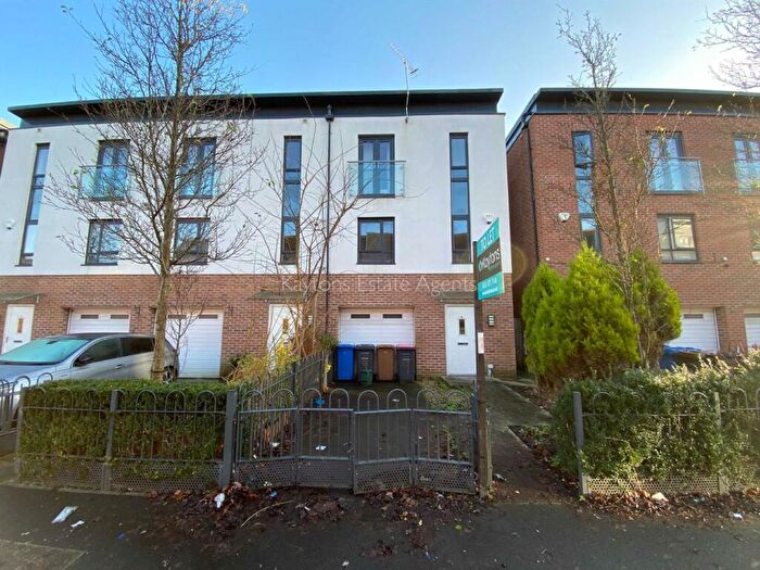 3 Bedroom Town House To Rent In Alban Street, Salford, M7