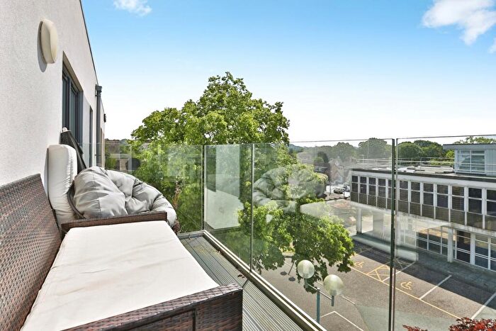 2 Bedroom Flat For Sale In Park Road, Poole, Dorset, BH15