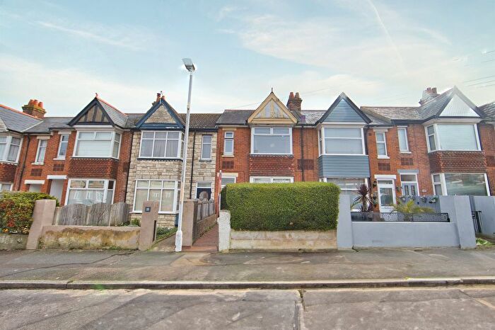 2 Bedroom Flat For Sale In Surrenden Road, Folkestone, Kent, CT19