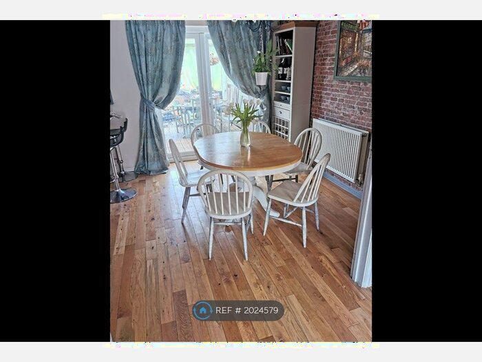 4 Bedroom Detached House To Rent In Teachers Way, Melksham, SN12