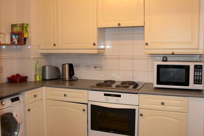 2 Bedroom Flat To Rent In Otter Close, Stratford, E15