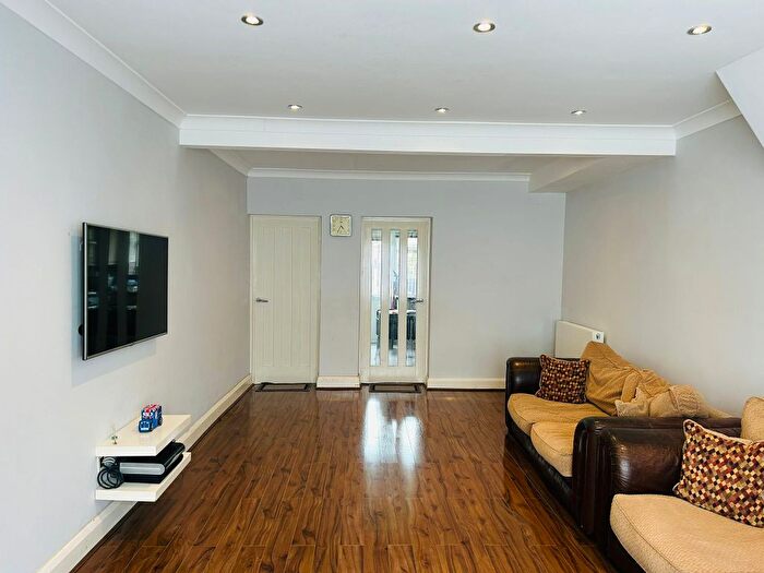 2 Bedroom Maisonette To Rent In Gaysham Avenue, Ilford, IG2
