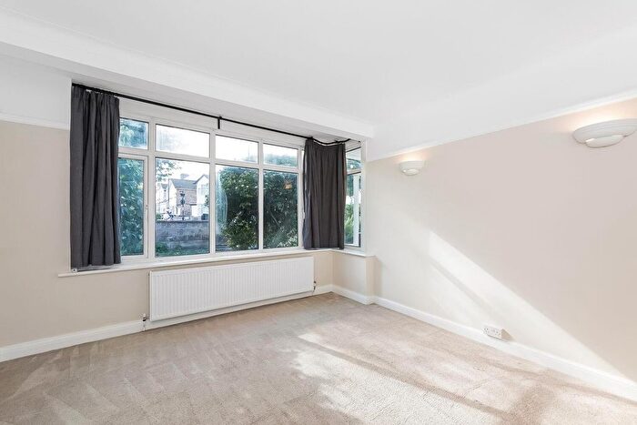 4 Bedroom Property To Rent In Birchanger Road, South Norwood, SE25