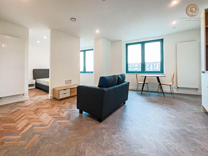 Apartment To Rent In Skyline Apartments, Makers Yard, London, E3