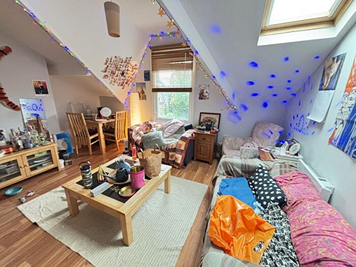 2 Bedroom Flat To Rent In Cardigan Road, Leeds, LS6