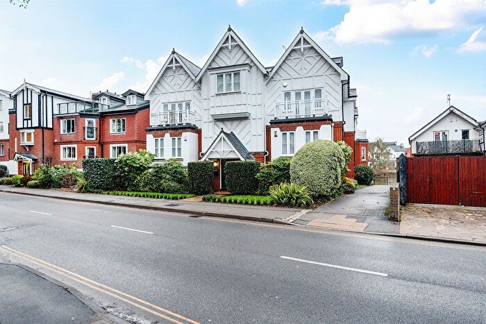 2 Bedroom Flat For Sale In Ray Mead Road, Maidenhead, SL6