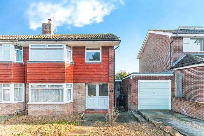 3 Bedroom Semi Detached House For Sale In Buckingham Road, Swindon, SN3