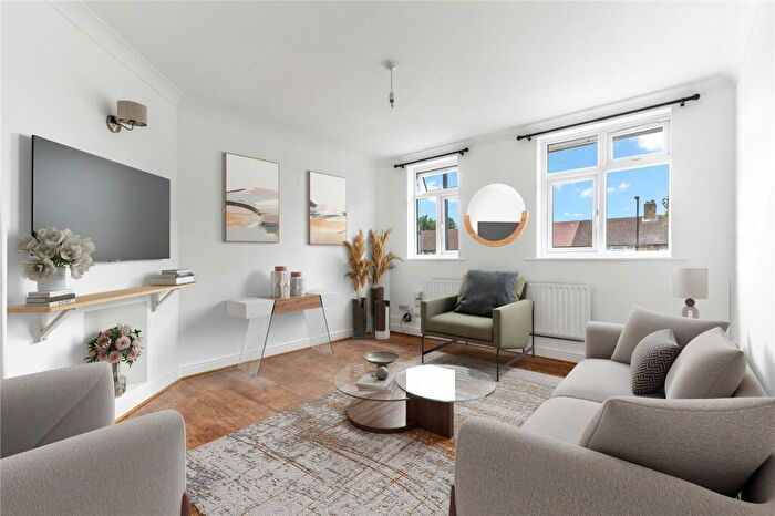 3 Bedroom Apartment To Rent In Haselbury Road, London, N9