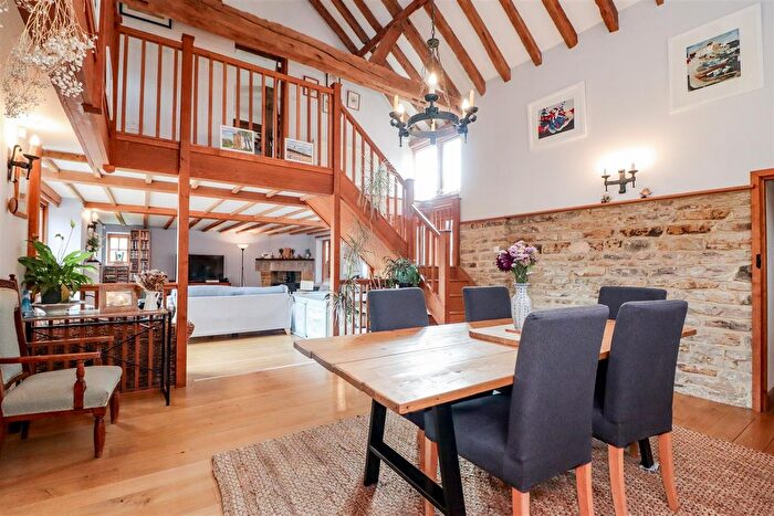 4 Bedroom Detached House For Sale In Kerves Lane, Horsham, RH13