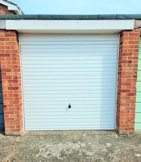 Garage / Parking To Rent In Seacrest Road, Lee On The Solent, Hampshire, PO13