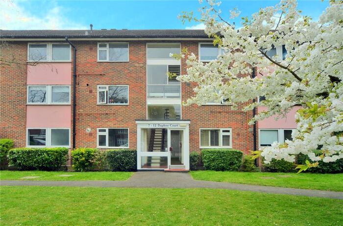 2 Bedroom Apartment To Rent In Daphne Court, Royal Avenue, Worcester Park, KT4