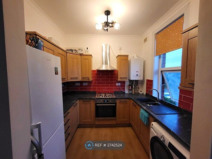 2 Bedroom Flat To Rent In Radnor Park Avenue, Folkestone, CT19