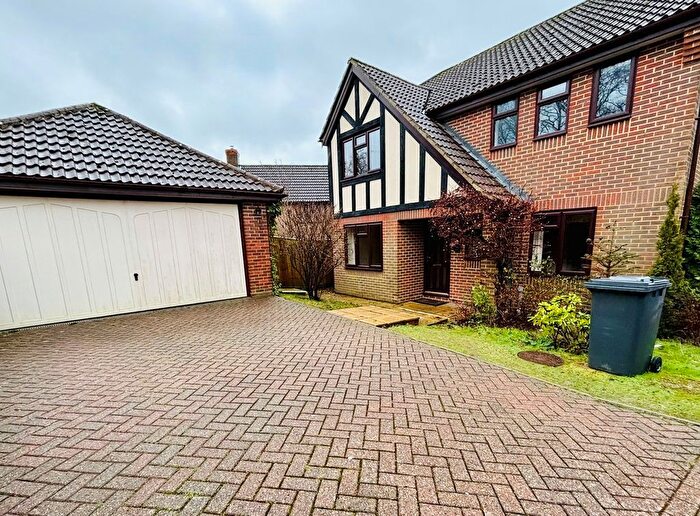 5 Bedroom Detached House To Rent In Elm Way, Heathfield, TN21