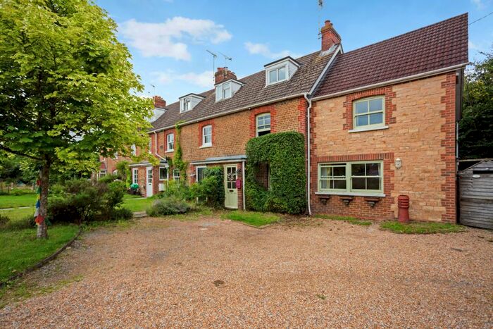 4 Bedroom Semi-Detached House For Sale In Hawkley Road, Liss, GU33