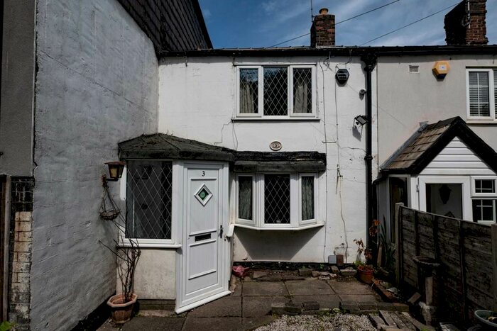 2 Bedroom End Of Terrace House To Rent In Livesey Street, Whitefield, M45