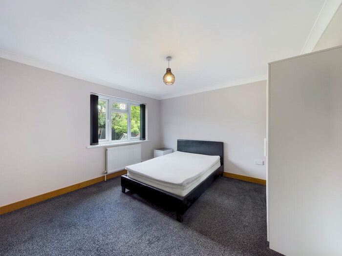 1 Bedroom House Of Multiple Occupation To Rent In En-Suite Room, Guinions Road, High Wycombe, HP13