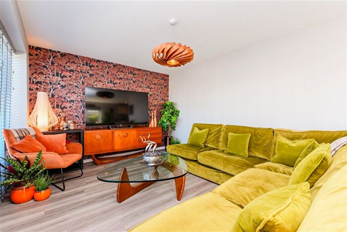 5 Bedroom Town House For Sale In Ripplewaters, St. Mary's Island, Chatham, Kent, ME4