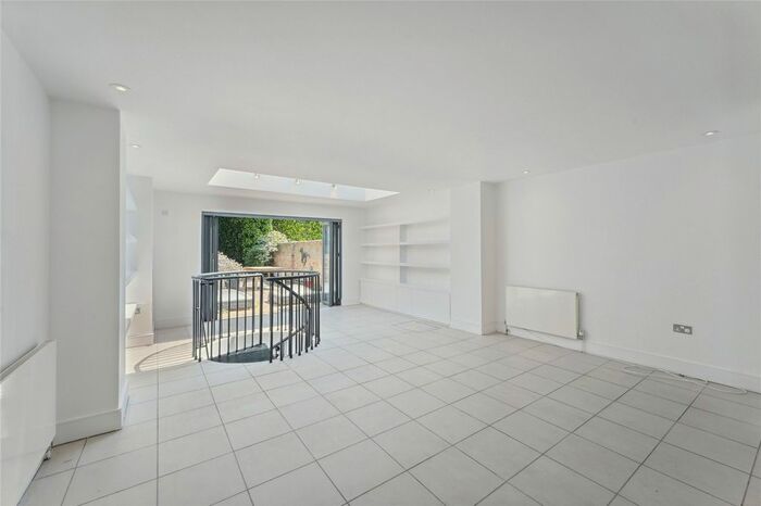 3 Bedroom Terraced House To Rent In Cadogan Lane, Belgravia, SW1X
