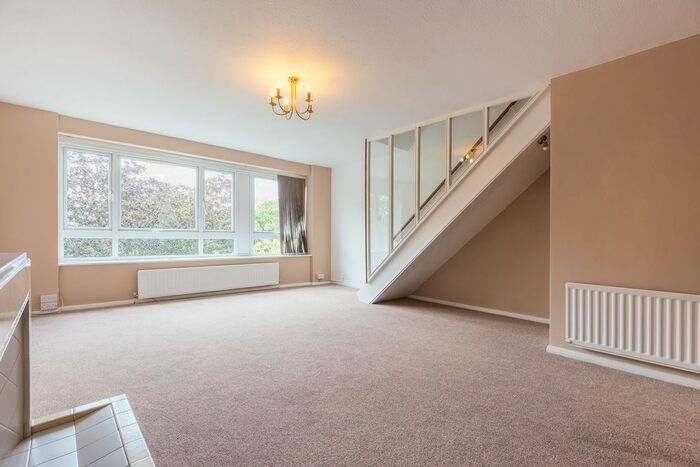 2 Bedroom Flat To Rent In Rouse Gardens, London, SE21