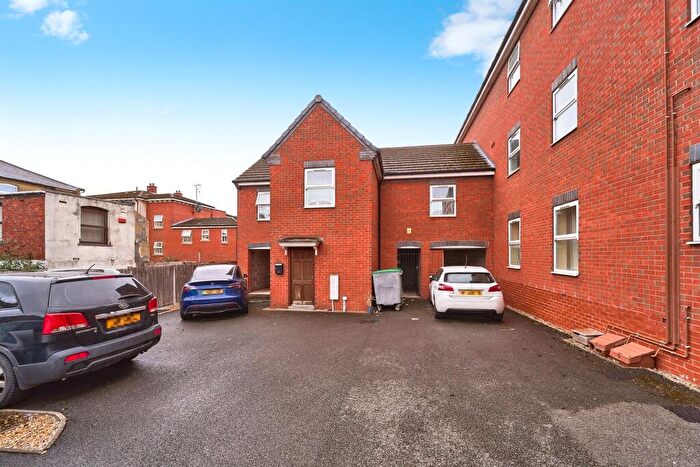 2 Bedroom Coach House For Sale In Creed Way, West Bromwich, B70