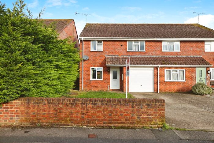 4 Bedroom Semi-Detached House For Sale In Willow Drive, Durrington, Salisbury, SP4